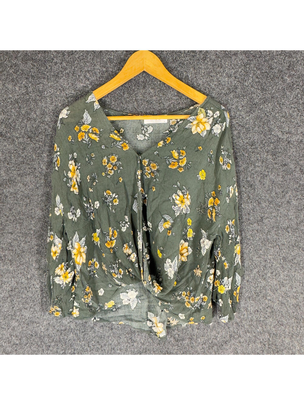 Mod On Trend Button Up Top Women M Medium Gray Floral V-Neck Long Sleeve Rayon